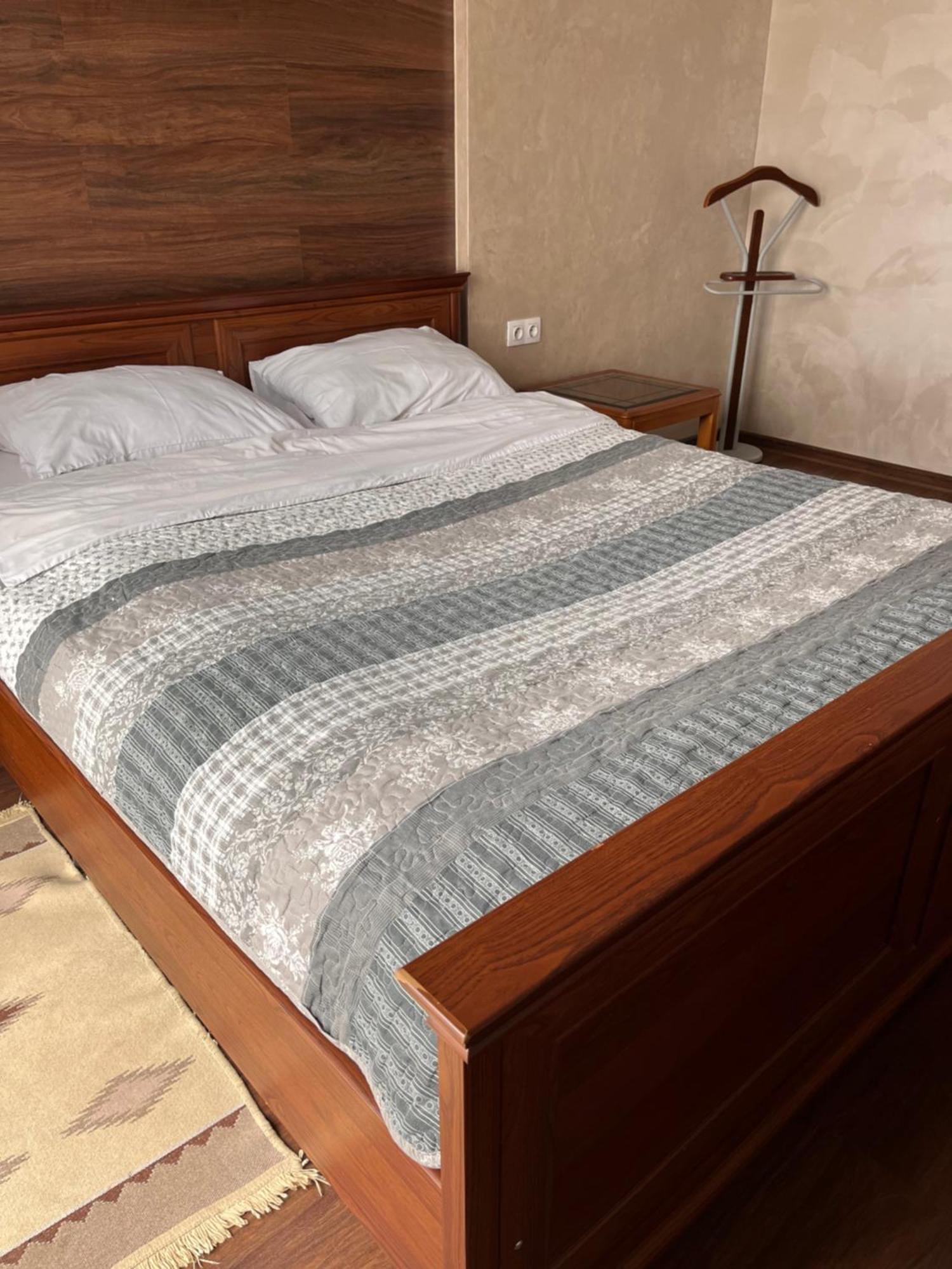 Lutsk, Double-Room apartments Eksteriør bilde